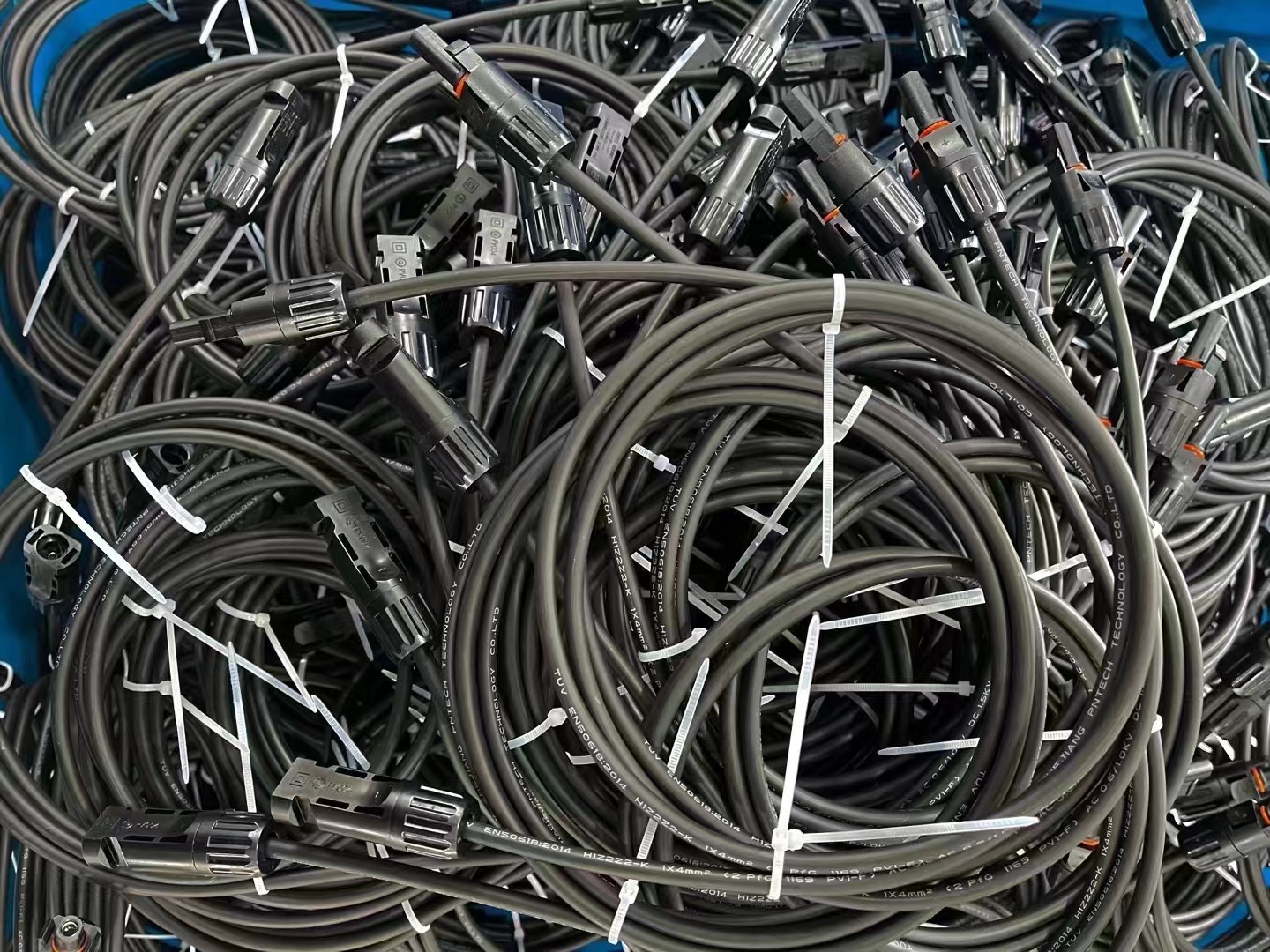 solar cable with connector